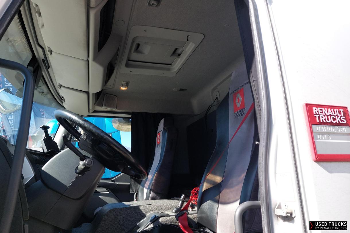 Renault Trucks D Wide 320