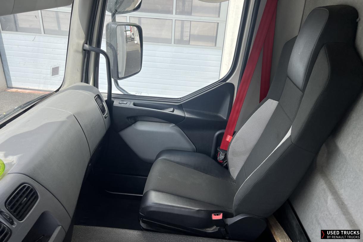 Renault Trucks D Wide 320