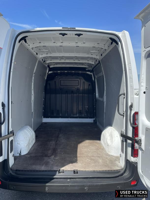 Nissan Interstar 130