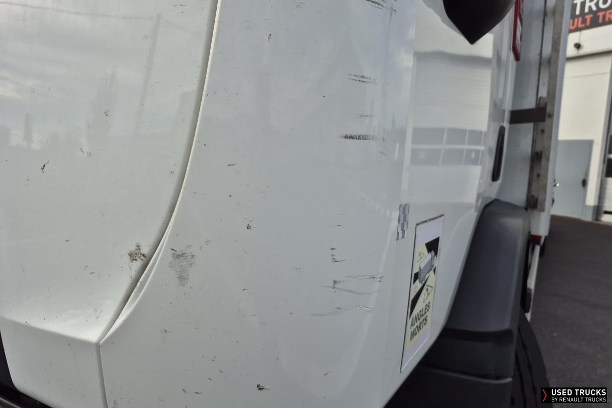 Renault Trucks D Wide 320