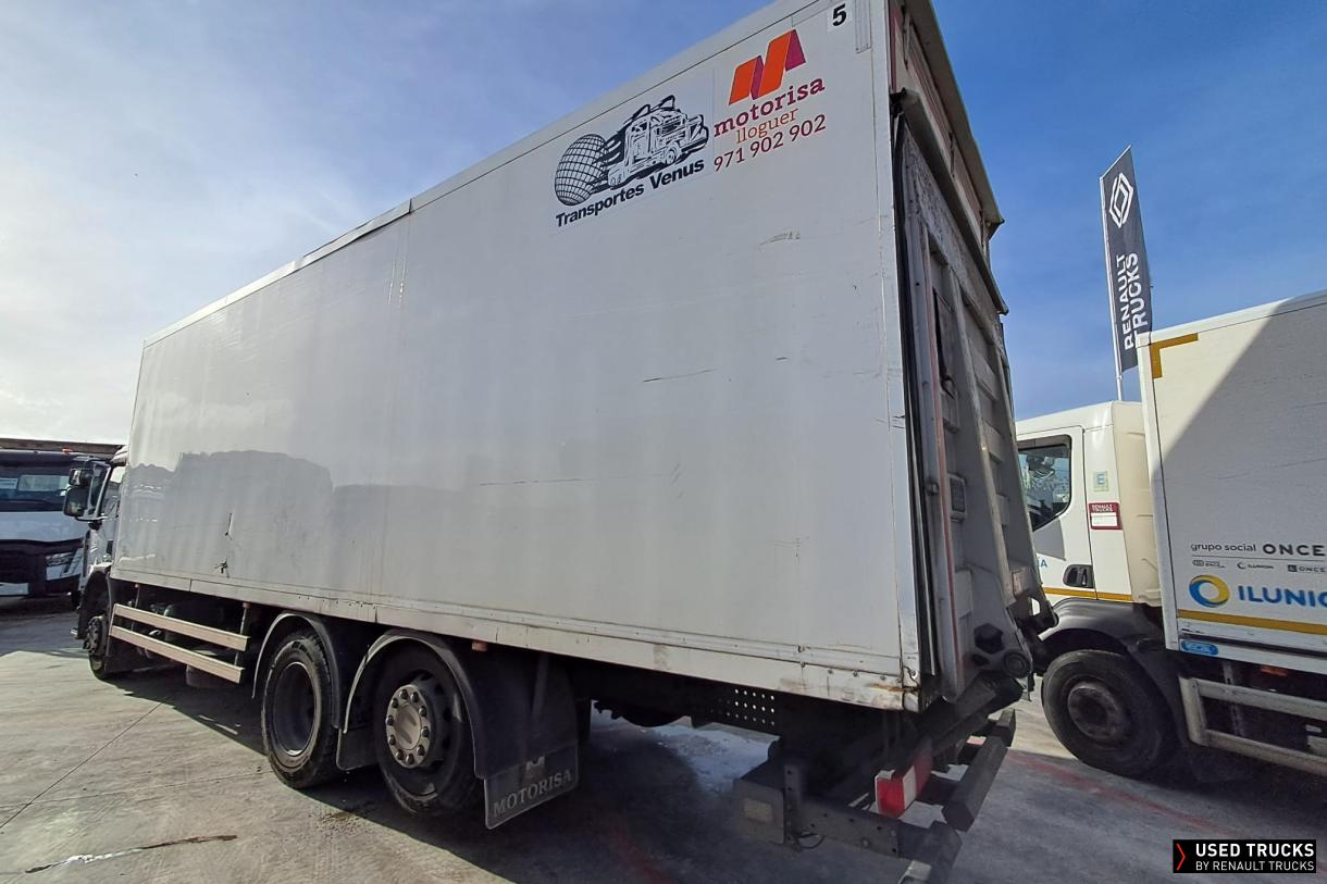 Renault Trucks D Wide 320