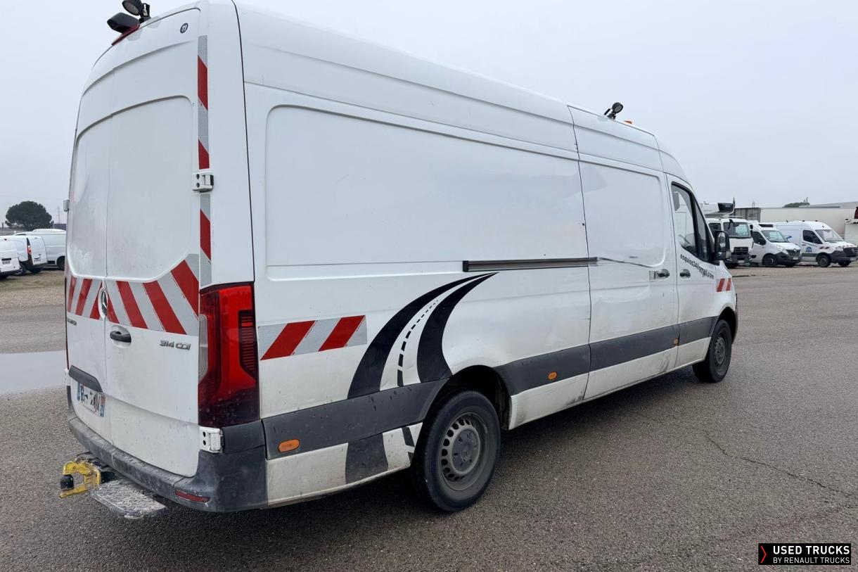 Mercedes-Benz Sprinter 140