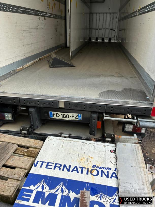 Renault Trucks D Wide 320