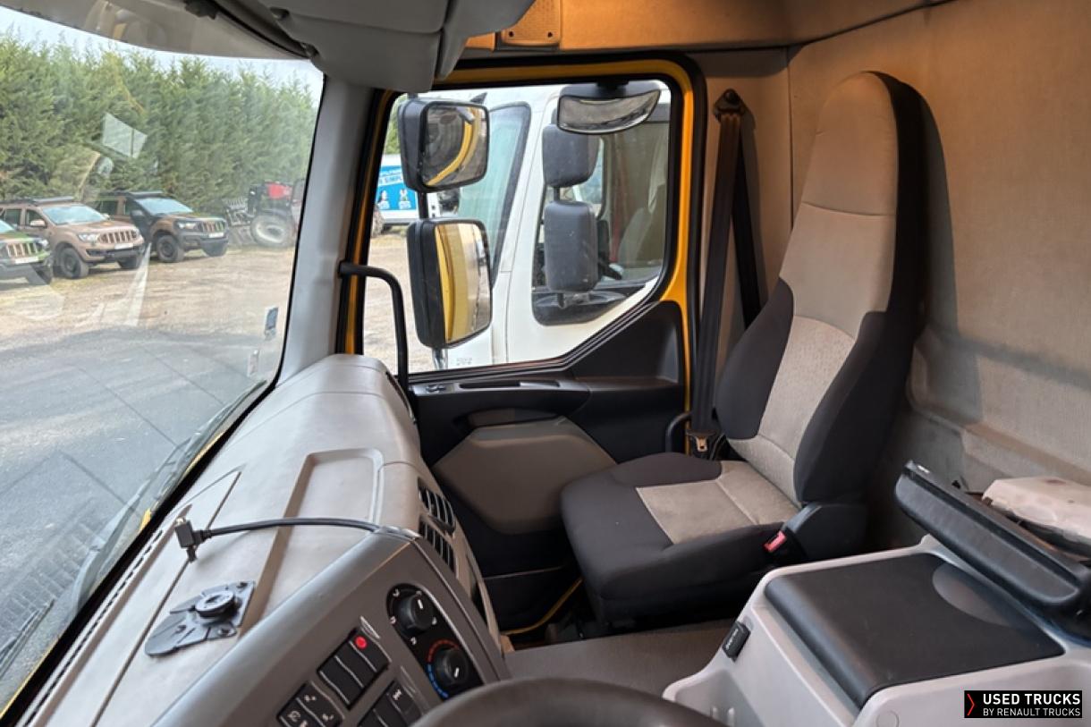 Renault Trucks Premium Distribution 320
